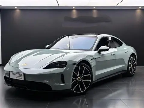 Porsche Taycan 2025