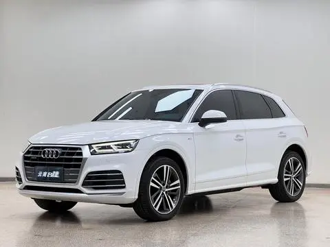 Audi Q5L 2020 — фото 1