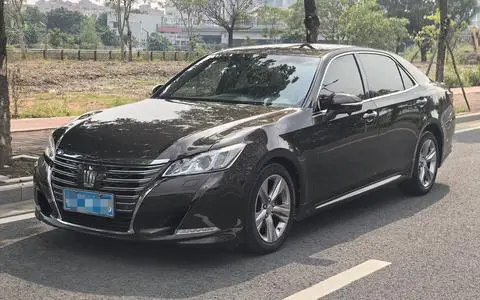 Toyota Crown 2015 — фото 1