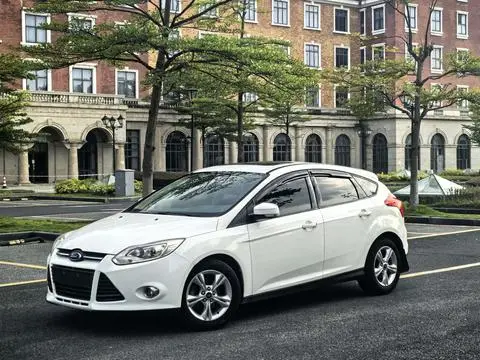 Ford Focus 2012 — фото 1