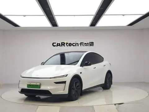 Tesla Model Y 2025
