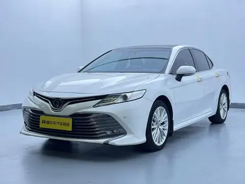 Toyota Camry 2018 — фото 1