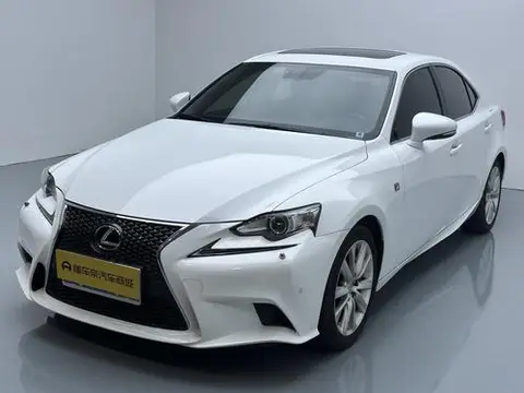 Lexus IS 2015 — фото 1