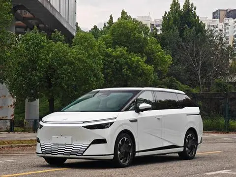 XPeng 小鹏X9 2024