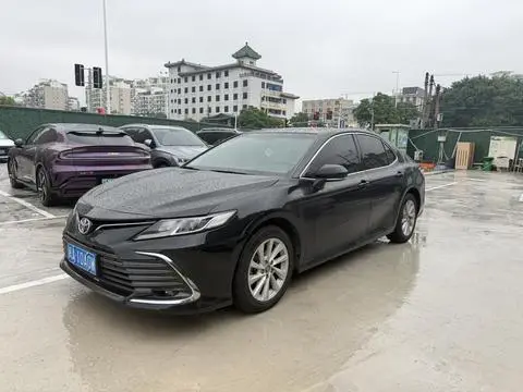 Toyota Camry 2023 — фото 1