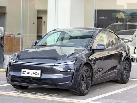 Tesla Model Y 2025