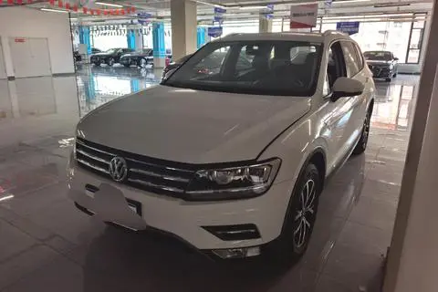 Volkswagen Tiguan L 2018 — фото 1