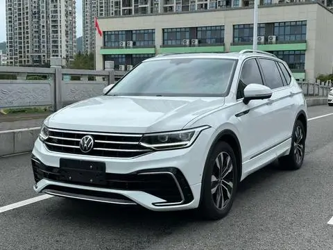 Volkswagen Tiguan L 2024 — фото 1