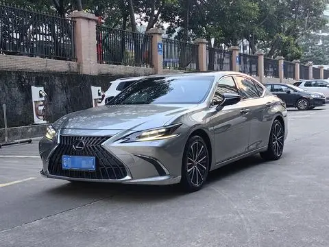 Lexus ES 2022