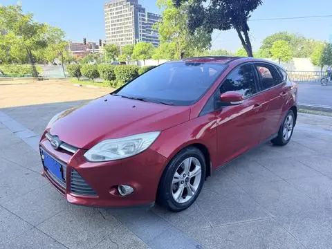 Ford Focus 2012 — фото 1