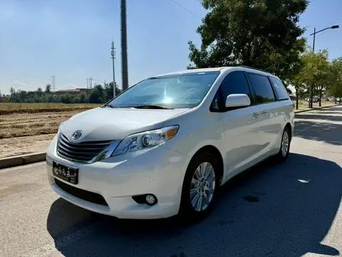 Toyota SIENNA 2017 — фото 1