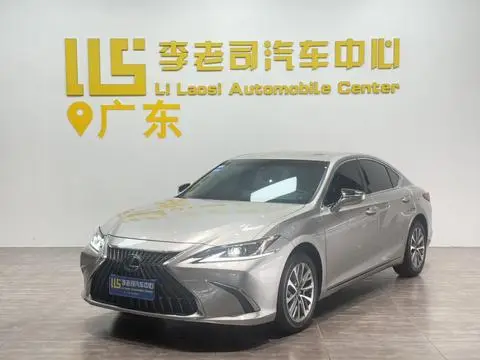 Lexus ES 2022