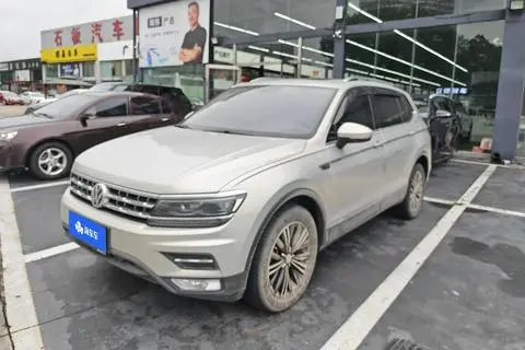 Volkswagen Tiguan L 2018 — фото 1