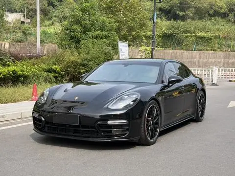 Porsche Panamera 2021
