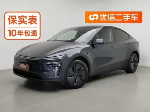 Tesla Model Y 2025