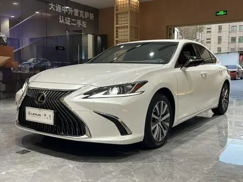Lexus ES 2018 — фото 1