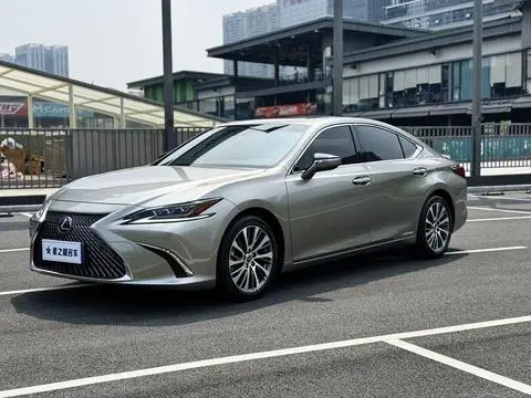 Lexus ES 2020