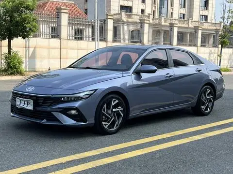 Hyundai Elantra 2023 — фото 1
