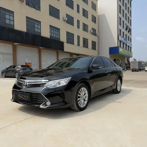Toyota Camry 2015 — фото 1