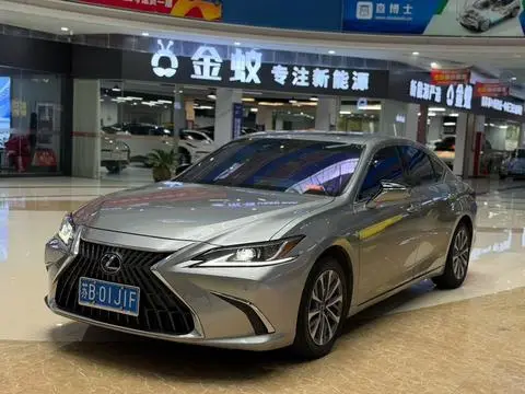 Lexus ES 2022