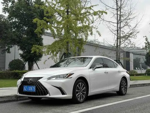 Lexus ES 2020
