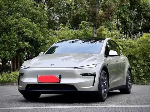 Tesla Model Y L 2026
