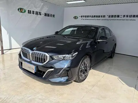 BMW 5 Series 2025 — фото 1