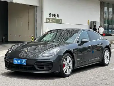 Porsche Panamera 2022
