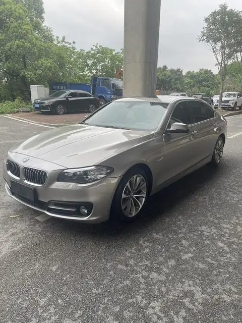 BMW 5 Series 2017 — фото 1