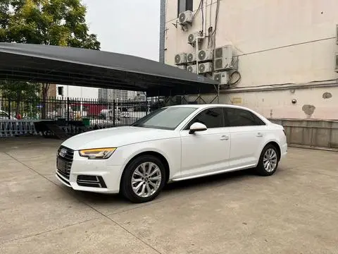 Audi A4L 2019 — фото 1