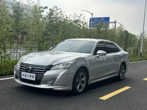 Toyota Crown 2015