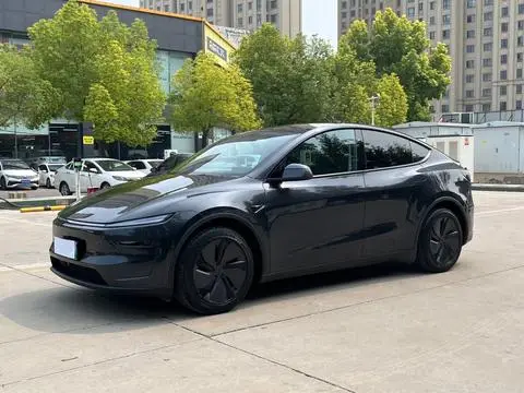 Tesla Model Y 2025 — фото 1