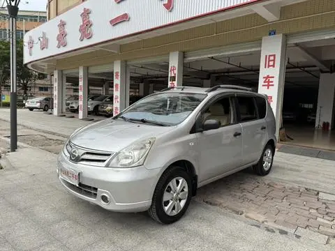 Nissan 骊威 2013