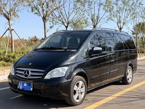 Mercedes-Benz 唯雅诺 2013