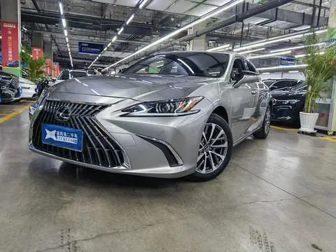 Lexus ES 2022 — фото 1