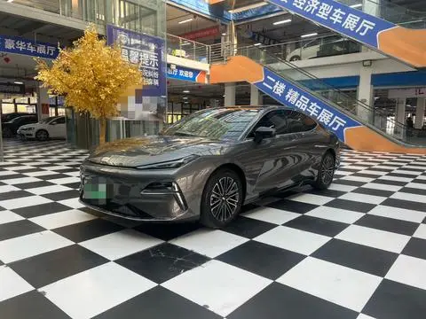 Geely 星耀8 PHEV 2025