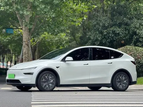Tesla Model Y L 2026
