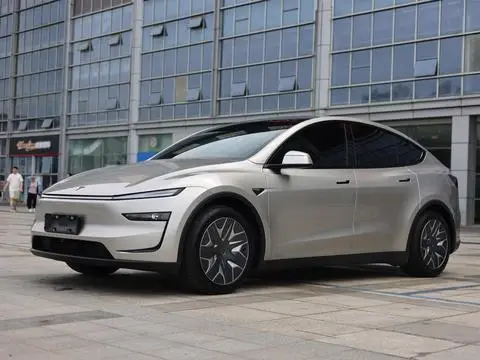 Tesla Model Y L 2026