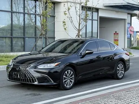 Lexus ES 2022