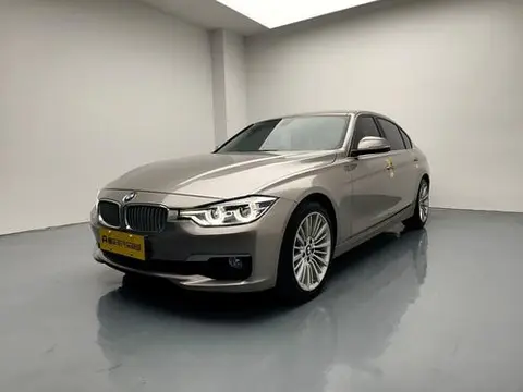 BMW 3 Series 2018 — фото 1