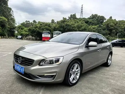 Volvo S60 2014 — фото 1