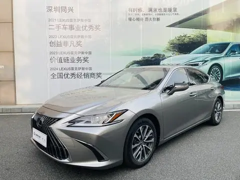 Lexus ES 2022