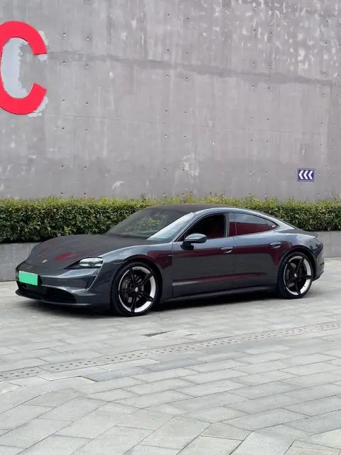 Porsche Taycan 2022