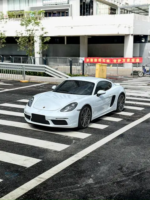 Porsche 718 2016