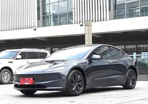Tesla Model 3 2025 — фото 1