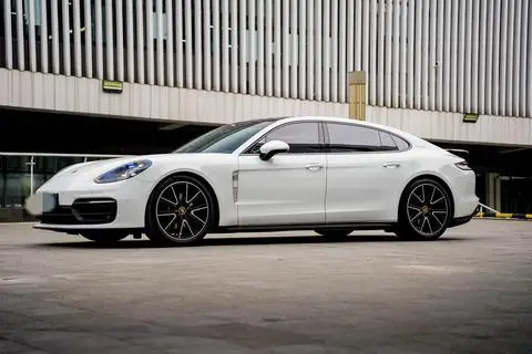 Porsche Panamera 2022 — фото 1