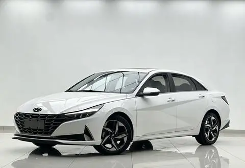 Hyundai Elantra 2022 — фото 1