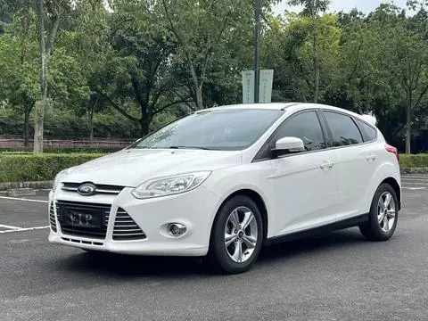 Ford Focus 2012 — фото 1