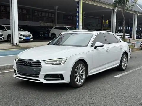Audi A4L 2018 — фото 1