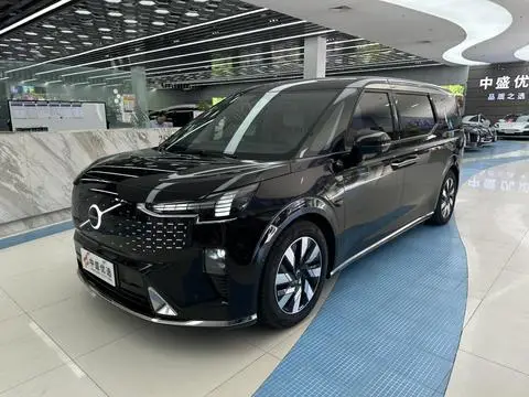 Volvo EM90 2025